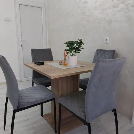 Sweet Apartment *