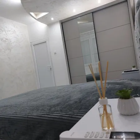 Apartment Sweet *